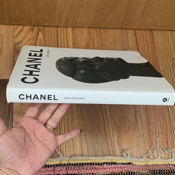 Chanel Book - Picture 5 of 8